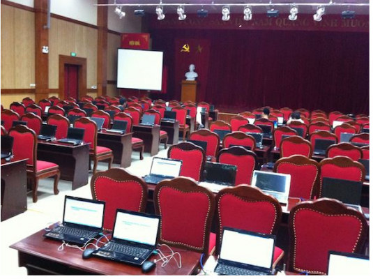 Đọc và nghiên cứu tài liệu trên laptop trong những buổi hội thảo tiện lợi hơn so với đọc trên giấy in