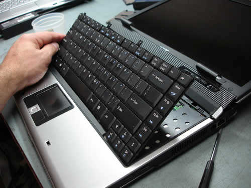 Cách sửa bàn phím laptop bị liệt đơn giản nhất | doctorlaptop.com.vn