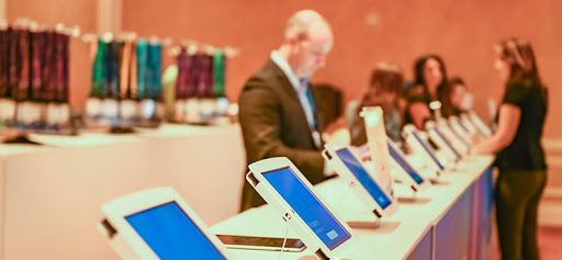 iPad phục vụ check-in họp báo và sự kiện truyền thông