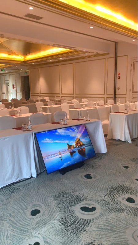 tivi 50 inch giá nghiêng sự kiện
