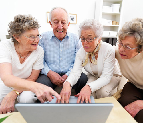 Cách chọn mua laptop phù hợp cho người lớn tuổi