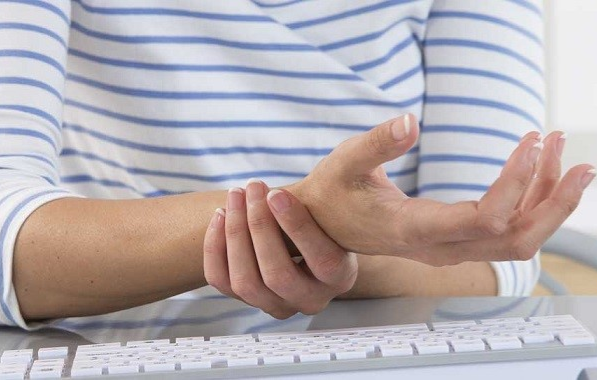 Mẹo giúp giảm đau tay khi sử dụng laptop suốt nhiều giờ
