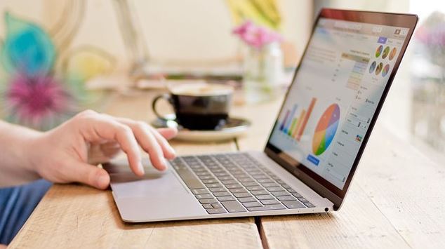 8 mẫu laptop học tập – văn phòng tốt nhất 2024 