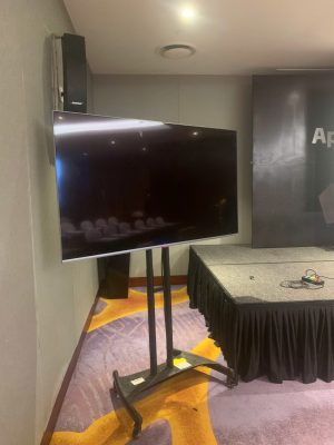 màn hình 65 inch trình chiếu hội nghị