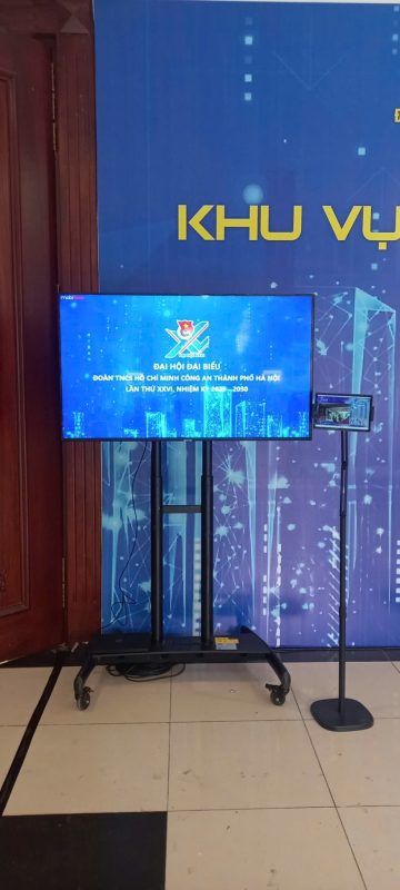 TV 50 inch chân đứng cho sự kiện doanh nghiệp