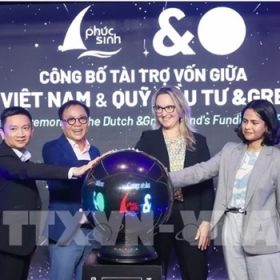 Quả cầu LED 100cm đặt tại khu vực khai trương showroom