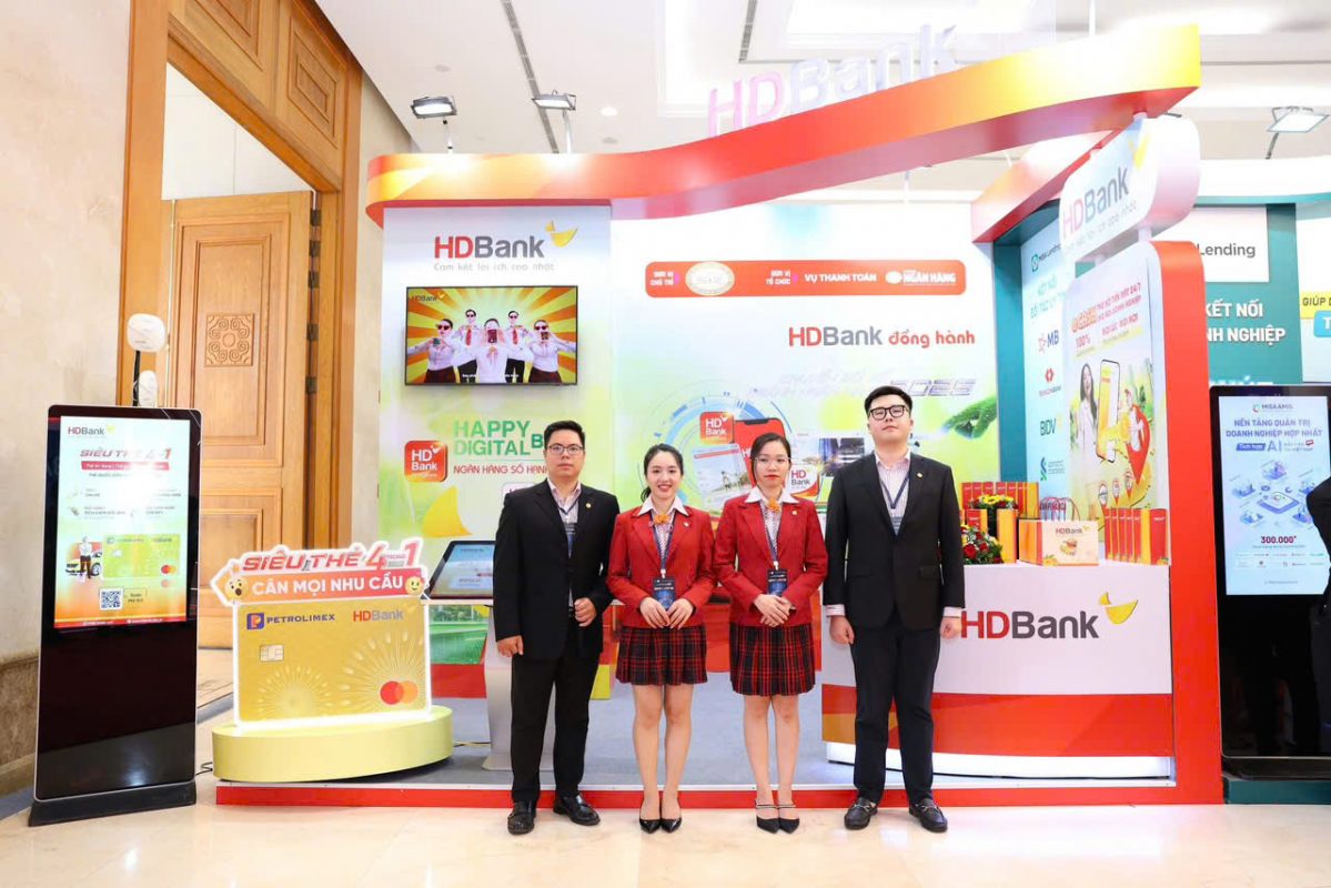 Standee điện tử 43-55inch đặt tại trung tâm thương mại