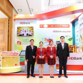 Standee điện tử 43-55inch đặt tại trung tâm thương mại