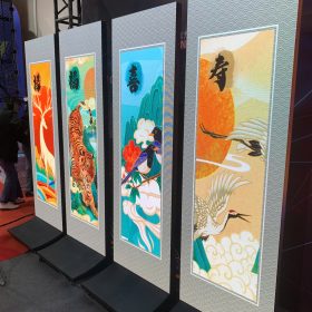 Standee quảng cáo sự kiện đặt tại gian hàng triển lãm thương mại