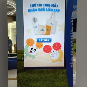 Màn hình cảm ứng 55 inch sử dụng tại gian hàng triển lãm